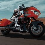 赛道猛兽降临街头!2025 Harley-Davidson CVO Road Glide RR 限量131辆致敬 KOTB 荣耀