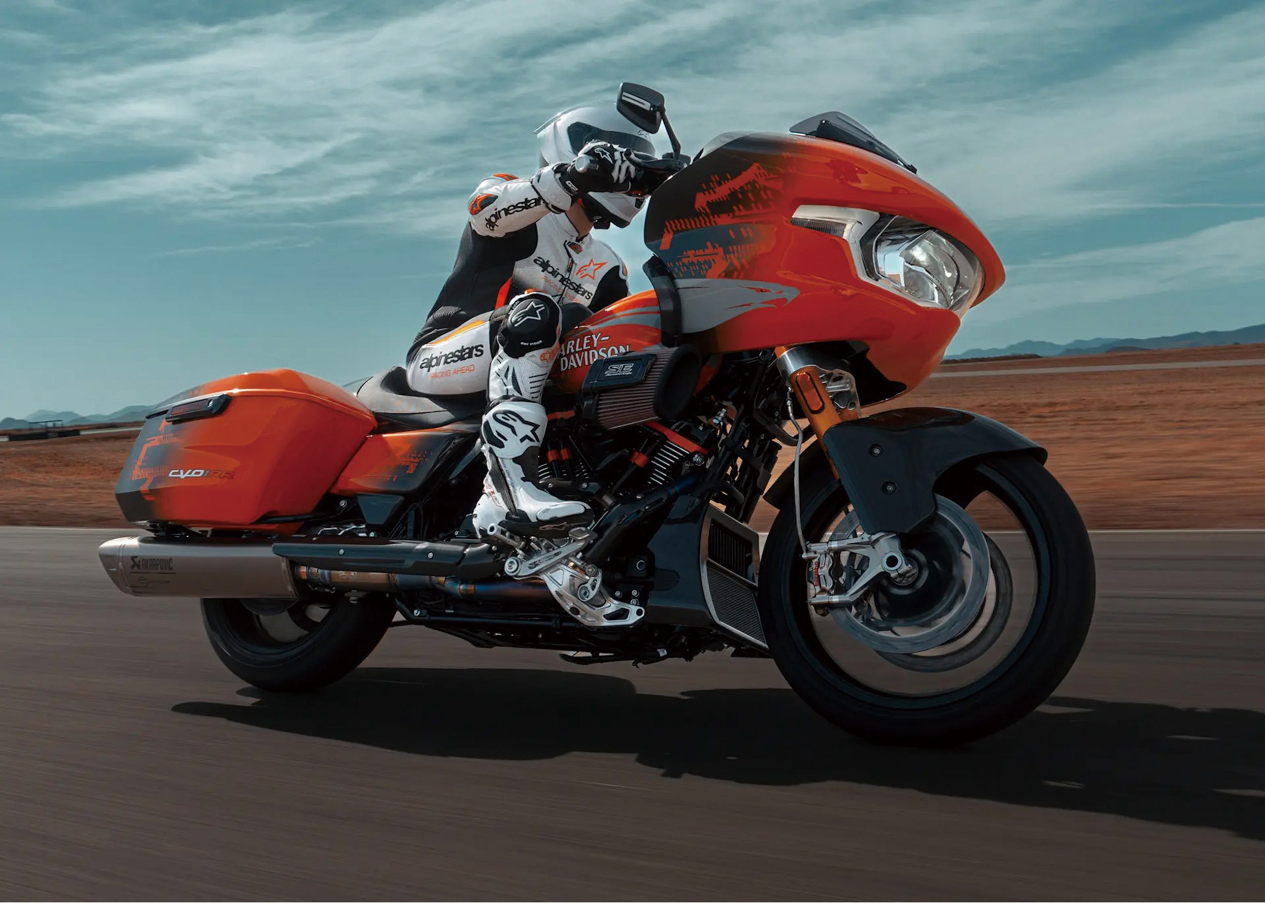 賽道猛獸降臨街頭!2025 Harley-Davidson CVO Road Glide RR 限量131輛致敬 KOTB 榮耀