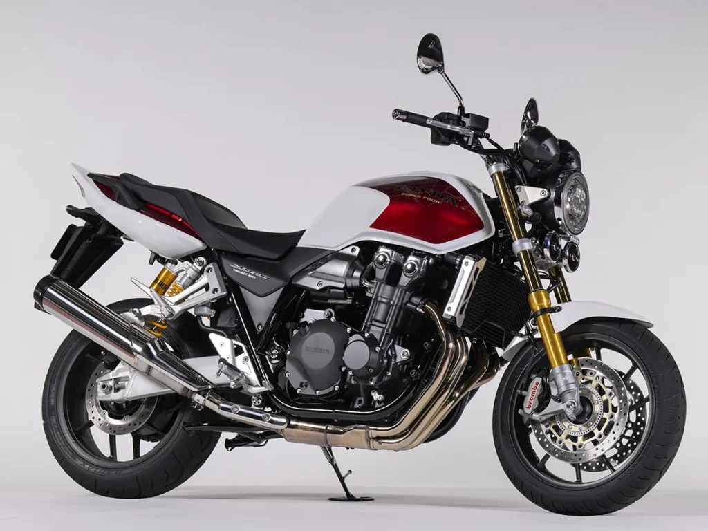 在CB1300 Final Edition系列中,最受歡迎的是Super Four的SP版本。其擁有向初代車款致敬的配色、金色鏈條等充滿講究的細節。價格為210萬1000日圓。