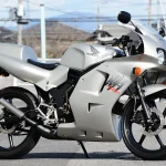 HONDA NS-1,首開先例的「中央行李箱」50cc二行程跑車,兼顧帥氣與便利