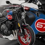 致敬曼島傳奇!Triumph Trident 660 特別版「Triple Tribute Black」剽悍來襲