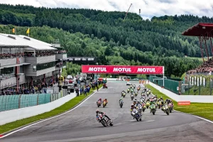 斯帕8小时耐力赛正式开跑!