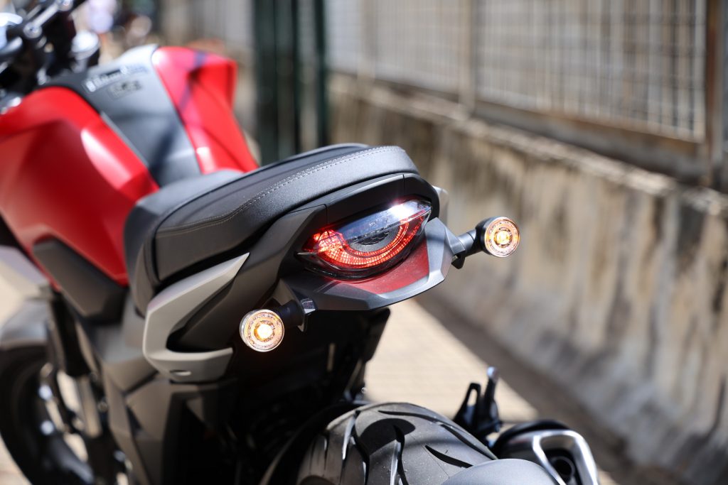 全車所有燈具都採用LED燈,高亮度而且耐用