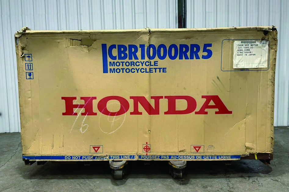 時空膠囊級收藏!連原廠木箱都未開嘅2005年HONDA Fireblade拍賣