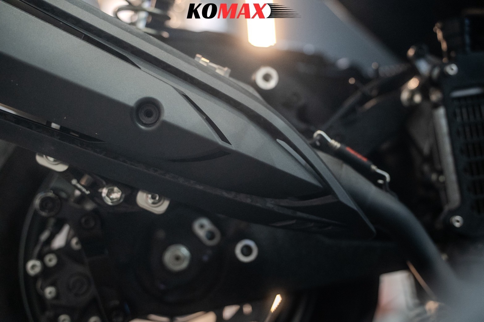 【新品开箱】展开自由之翼:KOMAX SORA 排气管护盖