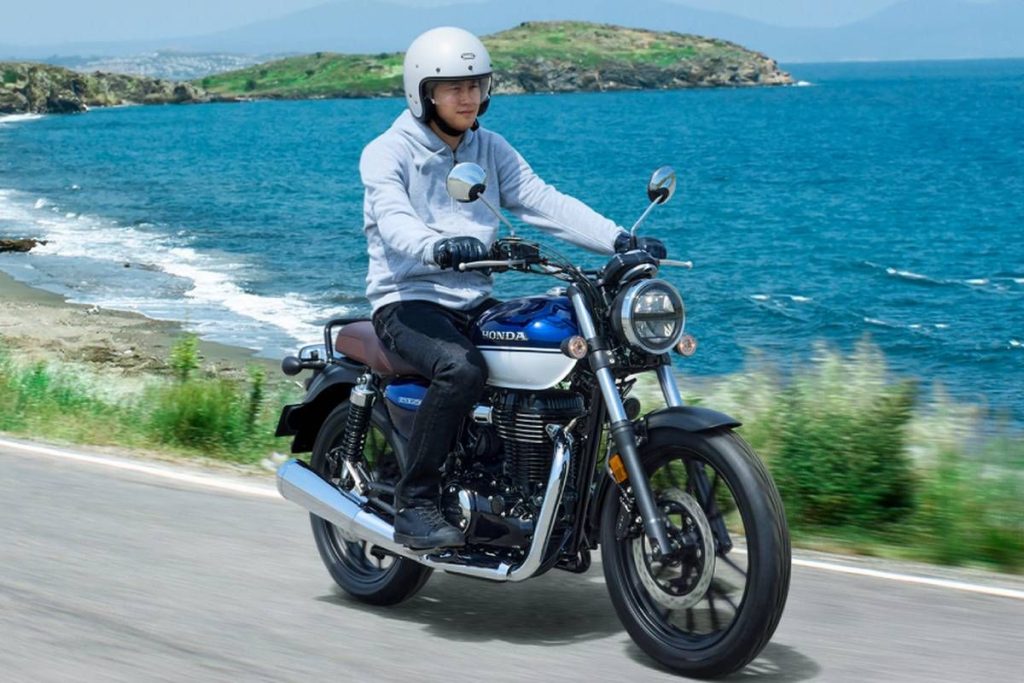 GB350 來首次進行車型改款,並首次提供雙色選擇