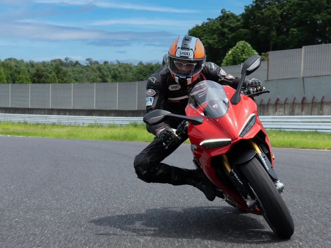 轻量化即是正义!Ducati Panigale V2S 赛道试驾深度解析