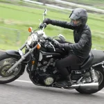 历经40年仍不褪色的魔神!试驾当年最强145PS马力的YAMAHA倾力之作“Vmax1200”