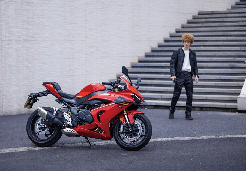 QJMotor將在英國出售120ps馬力的SRK 800RR跑車