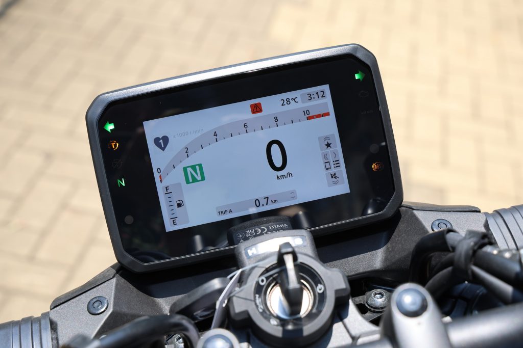 5英吋全彩TFT顯示屏,支援Honda RoadSync智能手機連接系統