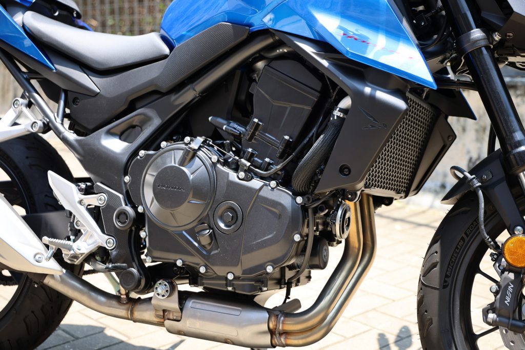 755c.c. SOHC 8氣門平行雙缸