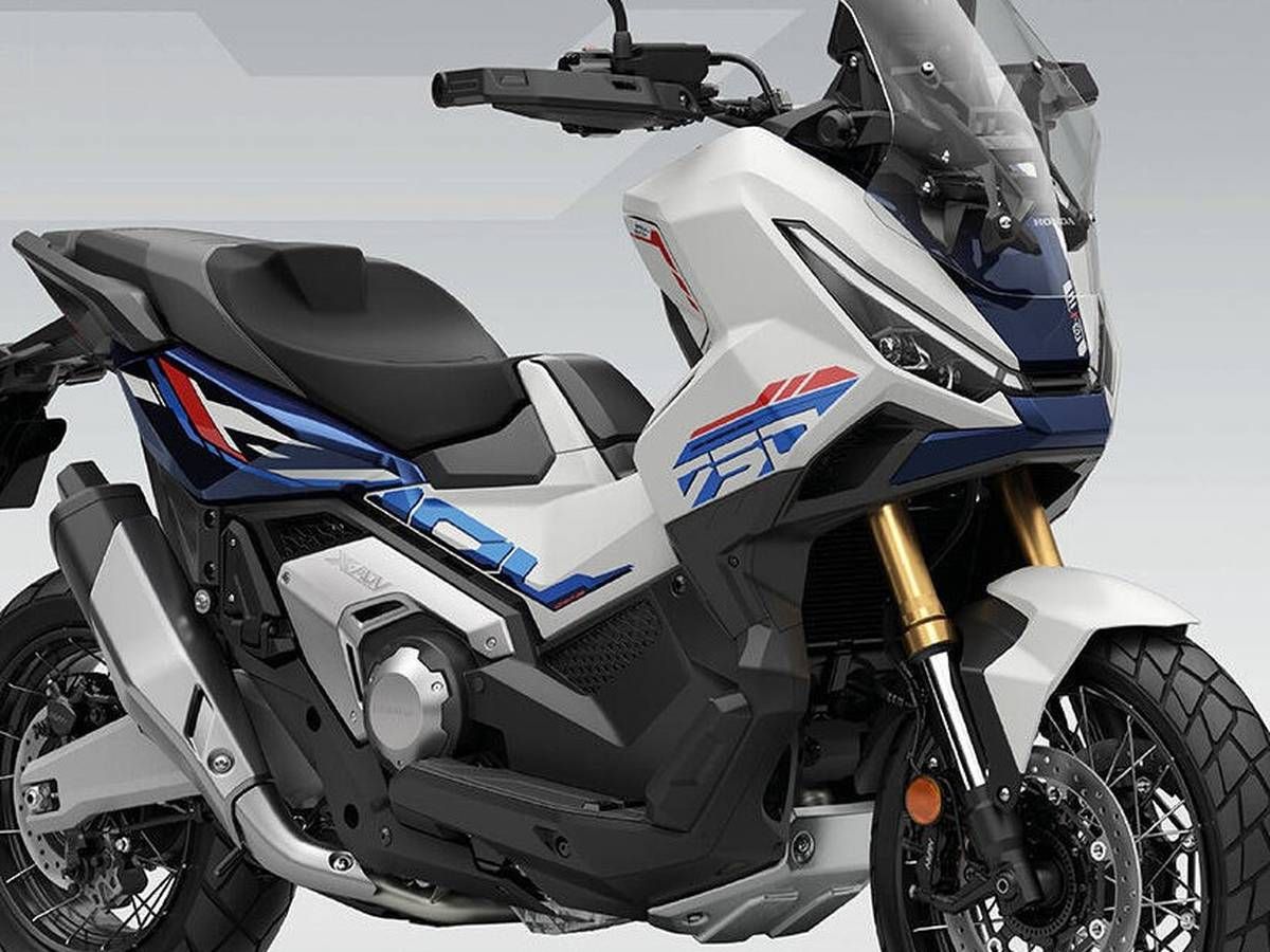 注入 CBR 灵魂!HONDA X-ADV 首次披上经典“HRC 三色”冠军拉花