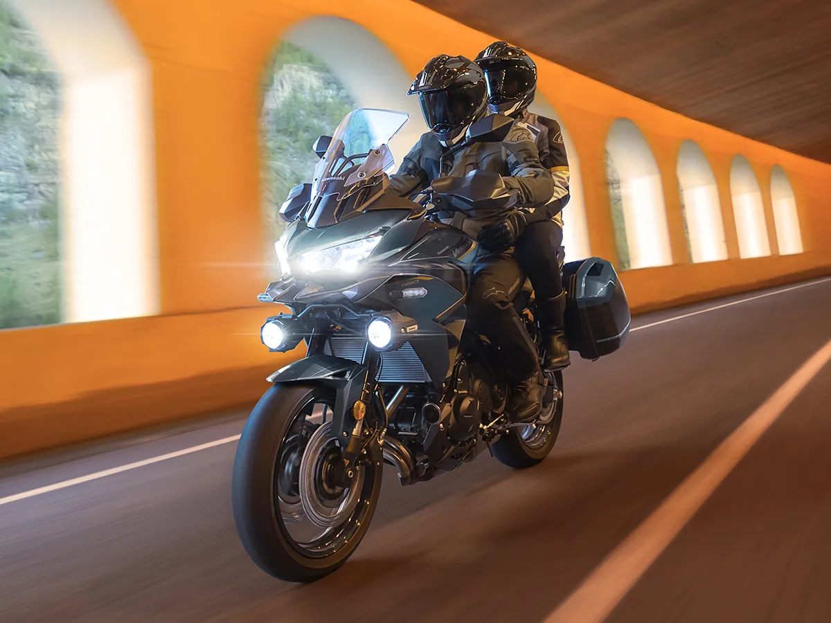 KAWASAKI VERSYS 650 導入語音聲控!2026 年式新增導航功能,長途旅行更方便