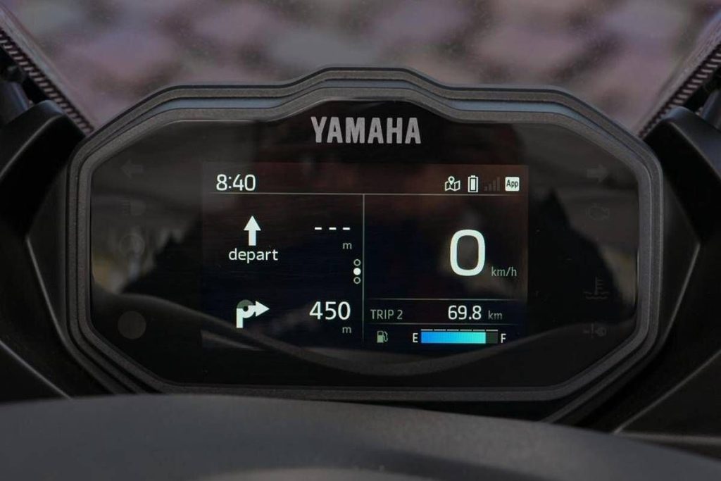 4.2 吋 TFT LCD 显示器现在允许透过智慧型手机连接显示导航