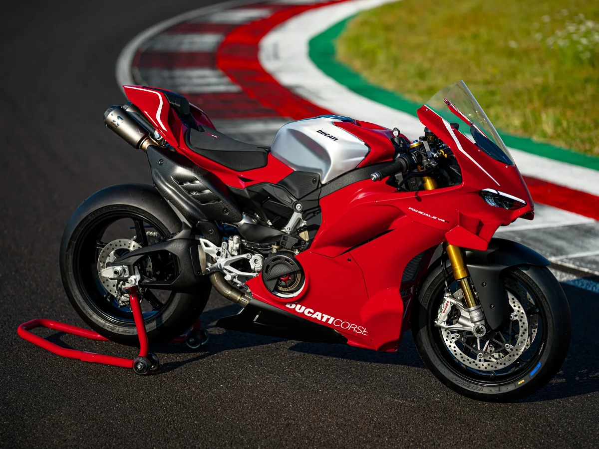 DUCATI 旗艦跑車第七代進化！全新2026 Panigale V4 R 性能、空力全面進化