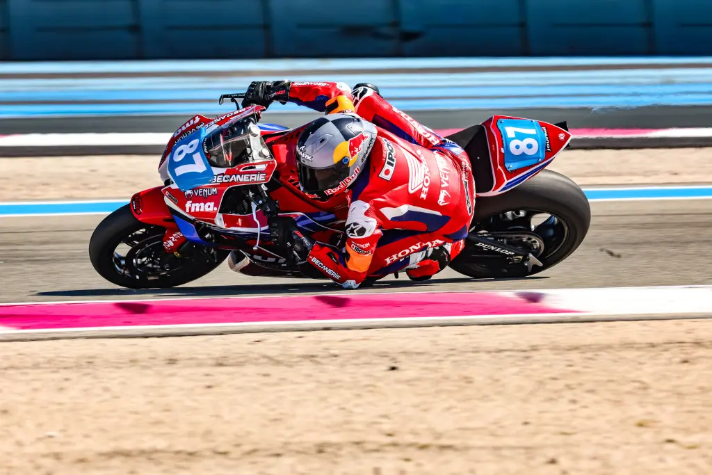 Pagès 與 Philippe 聯手，助 Moto Revue Moto Journal 車隊在 EWC Production 組別拔得頭籌