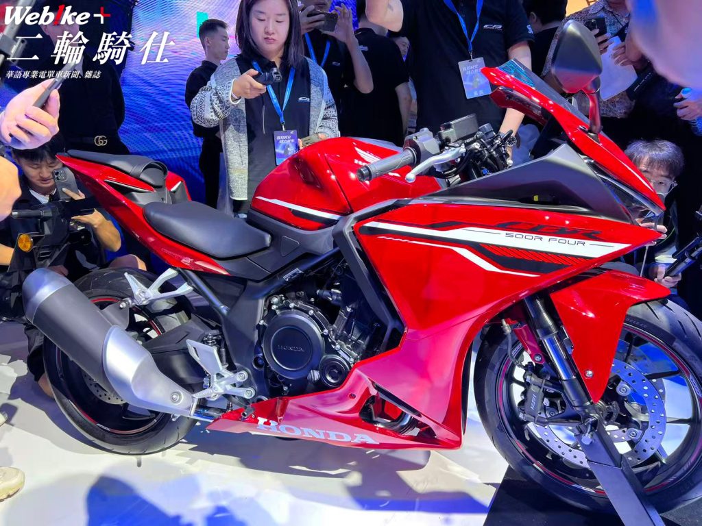 整流罩外觀與HONDA其他跑車風格並不相同,看起來是全新設計