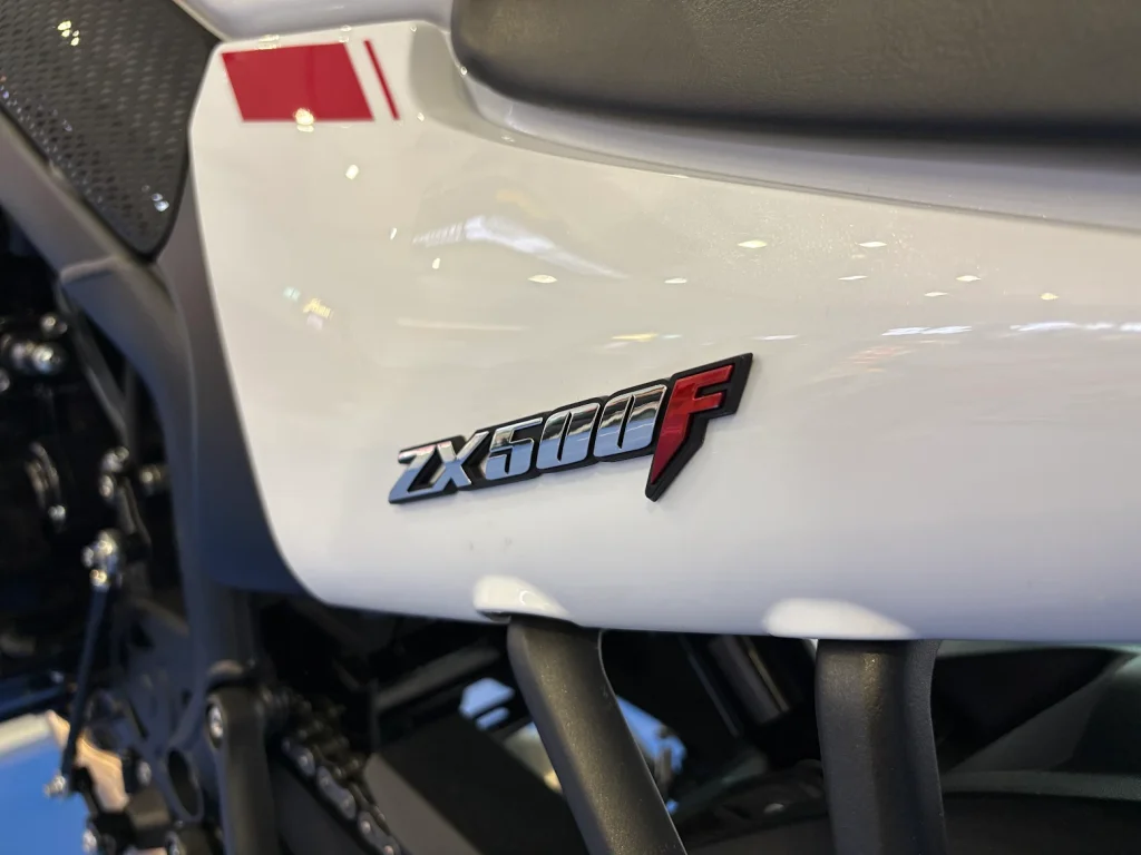 ZX500F车身名牌