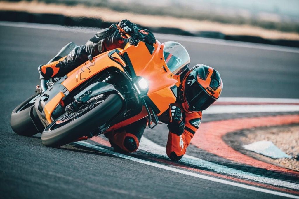 KTM 的新款超級運動摩托車 990 RC R 將於 10 月在歐洲上市