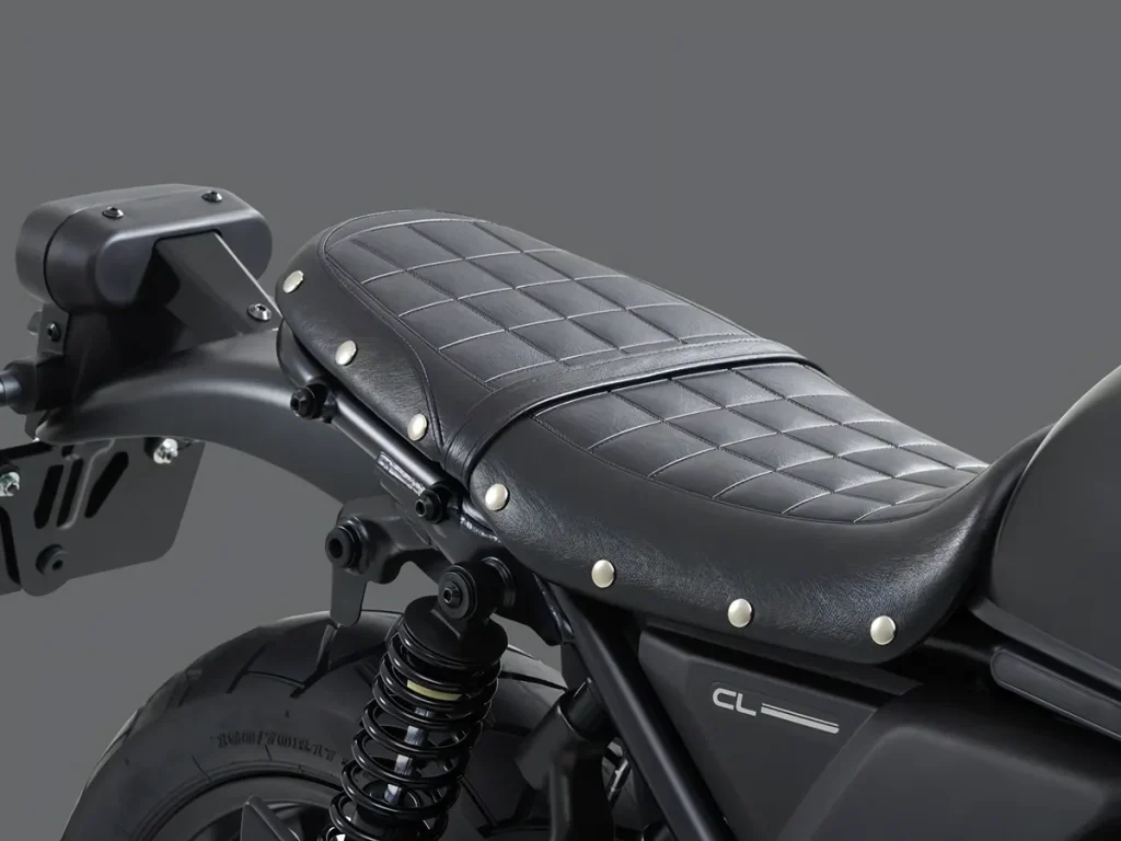 「帶鉚釘的 Scrambler Seat」 也採用了 DAYTONA x Dope 的設計,具有略帶硬朗感的迷人感覺