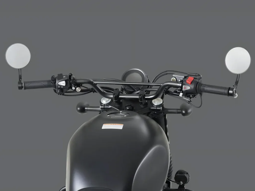 車把配備DAYTONA x Dope的“Scrambler Handlebars”,帶有一體式支架