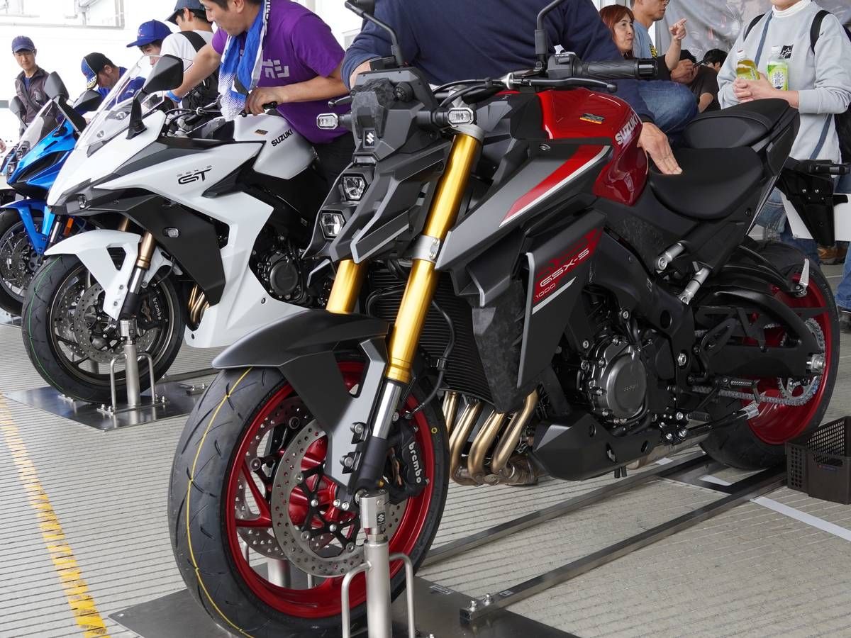 睽违八年“糖果红”回归!SUZUKI GSX-S1000 2026 年款新色发表