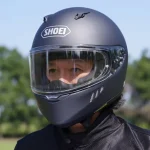 比 Z-8 更輕!SHOEI WYVERN Ø (ZERO) 深度評測,運動化配戴感與風切聲解析
