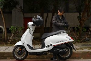 細雨車途 OOTD｜既期待又怕受傷害？雨天騎車也能帥氣防水的機車穿搭提案