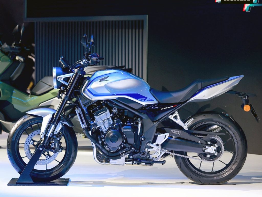 CB500SF 的車架形式從過去的 CB400SF 雙搖籃式改為沒有下管的鑽石型。