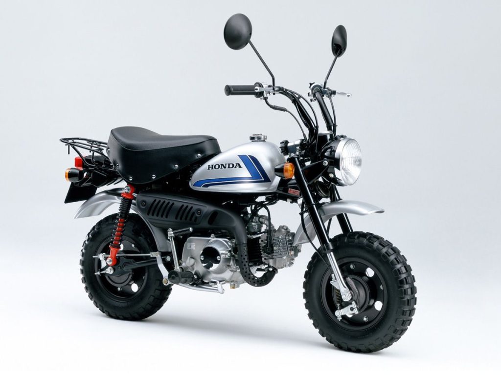 Spencer 先生收藏的 2005 年式 Monkey (50) Special,也採用了他經典的 19 號 CB750F 塗裝。這款「Spencer Color」後來也被延伸應用在 CB400、CB1300SF 以及 CB750(RC42)等車型上。