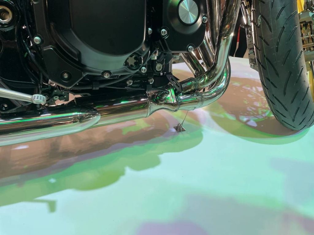 引擎外觀保持不變,但排氣系統經過重新設計,符合歐盟5+排放標準