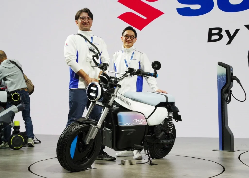 我們訪問了鈴木公司的齋藤耕平(e-VanVan 設計經理,右圖)和大谷真也(負責規劃的同一人)