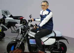 【SUZUKI 開發者專訪】e-VanVan 市售有望？GSX-8T/TT 日本版詳解、Mokuba 2 技術揭秘！