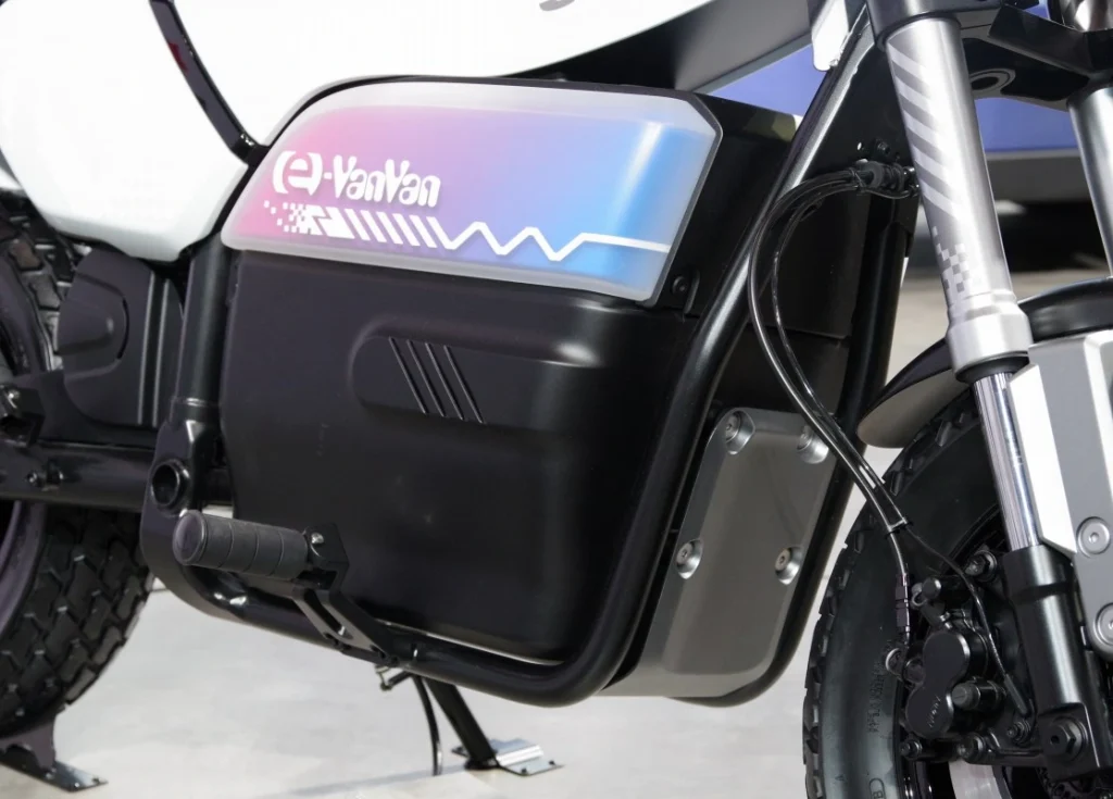 每個部分都應用了粗糙的點狀圖形,創造出復古遊戲和數位影像