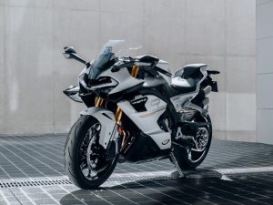 引人注目的全新四汽缸CFMoto 750SR-S，旨在成為VFR風格的全能賽車
