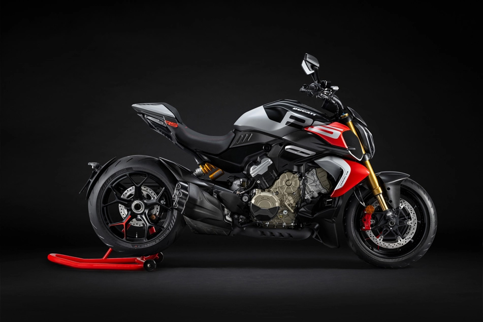 杜卡迪推出180ps馬力Diavel V4 RS肌肉巡洋艦，配備Panigale動力裝置