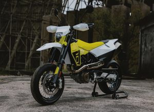 2026 Husqvarna 701 Supermoto 不向潮流低頭
