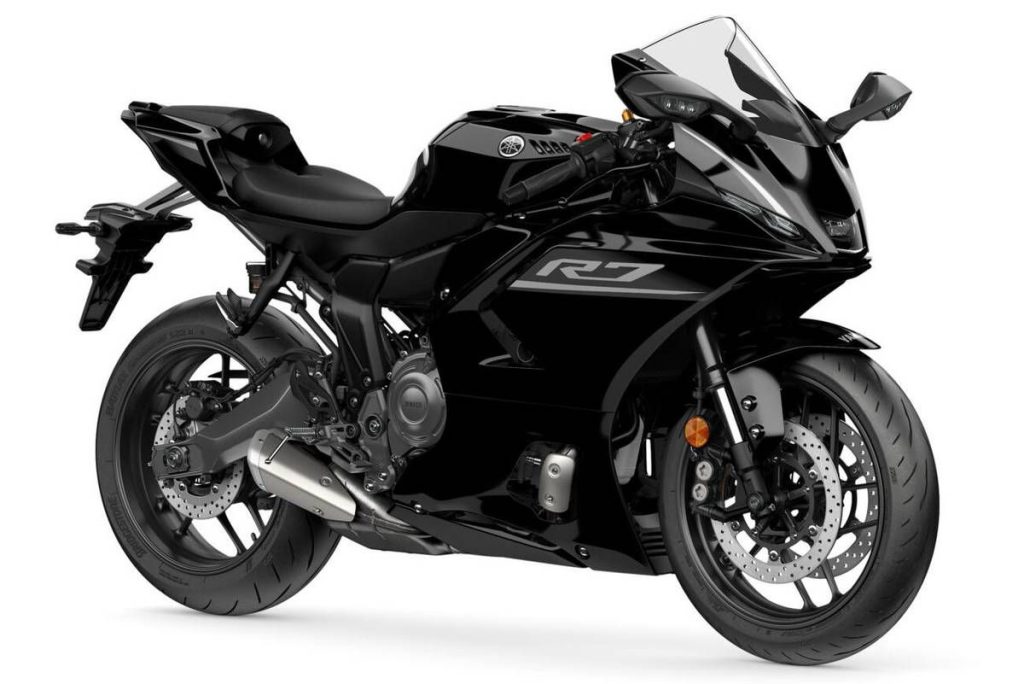 黑色版本同步登場,預計明年 4 月於歐洲上市。