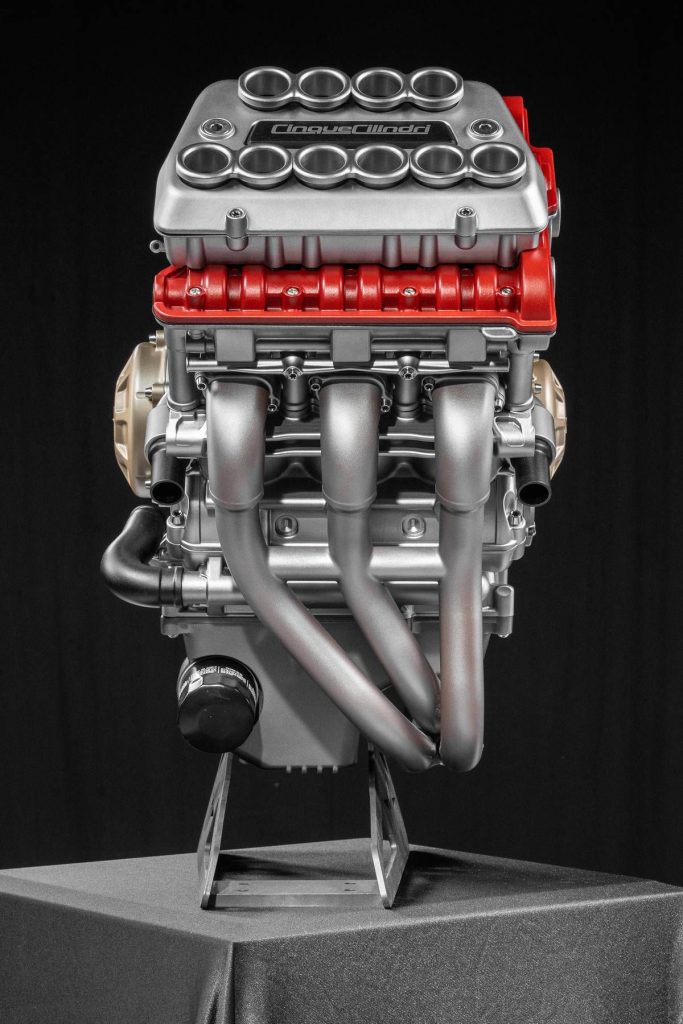 汽缸蓋上 10 個進氣孔應屬於吸氣系統的一部分，但詳細資訊仍不明，引擎結構令人充滿好奇。