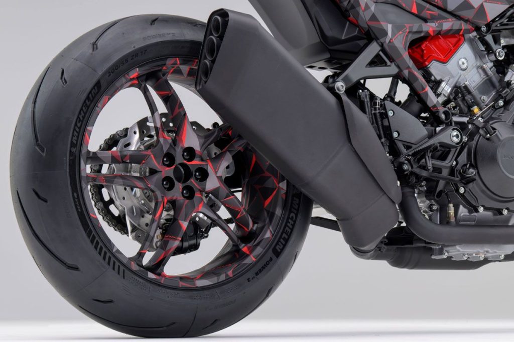 單搖臂回歸,更有頂級車款的感覺