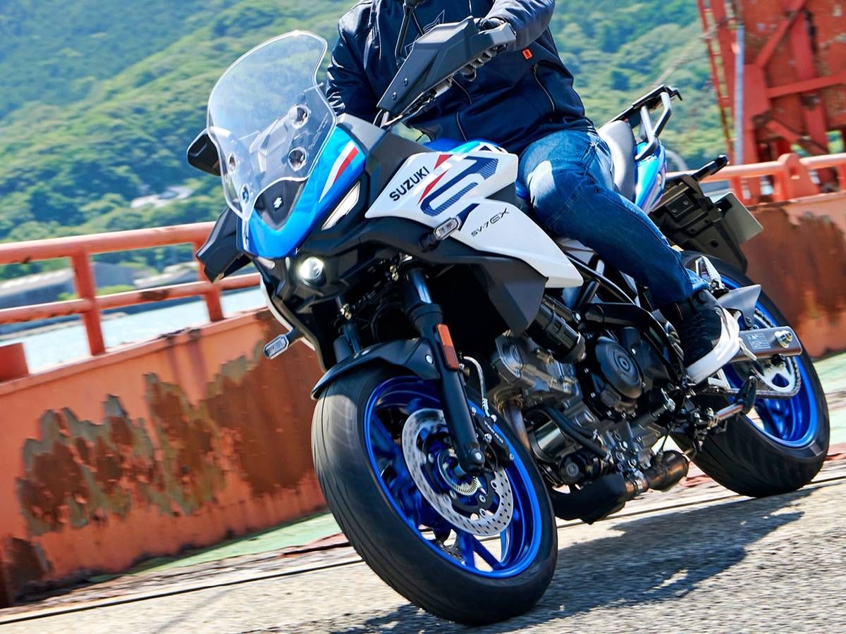 SUZUKI 米蘭車展震撼彈！SV-7GX 登場，經典 V-Twin 引擎導入 S.I.R.S. 電控！