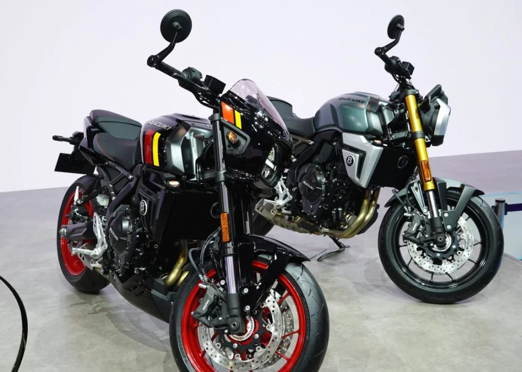 GSX-8T(右圖所示)和 GSX-8TT 都計劃上市銷售。它們將沿用 GSX-8S 的 775cc 水冷四衝程 DOHC 四氣門直列雙缸引擎和鋼管車架