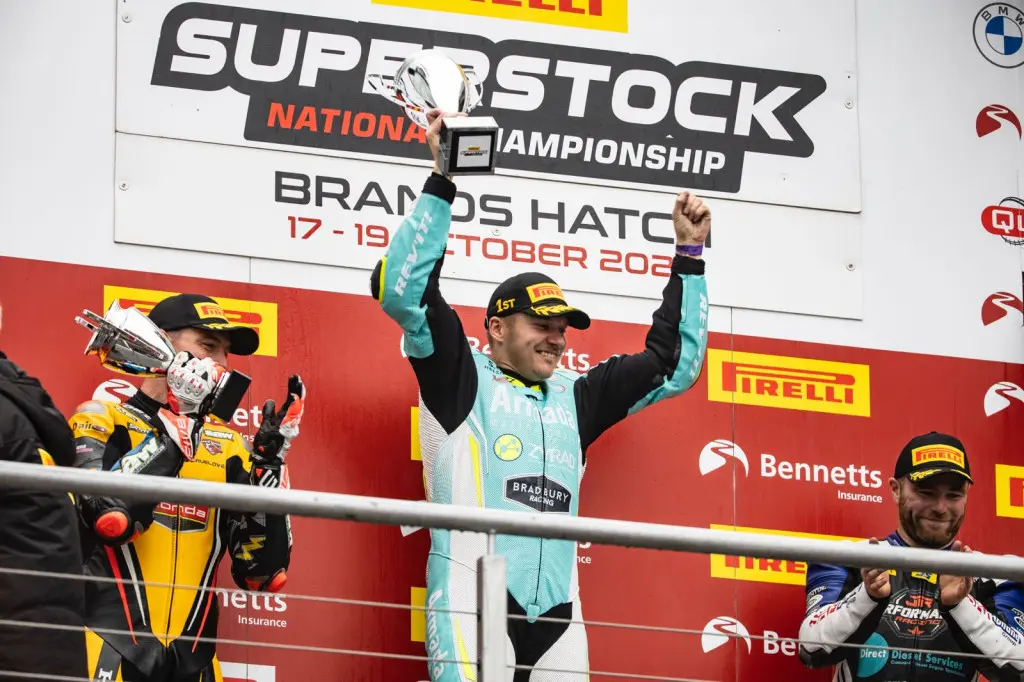 EWC車手Lahti以精彩表現在英國Superstock賽場奪冠