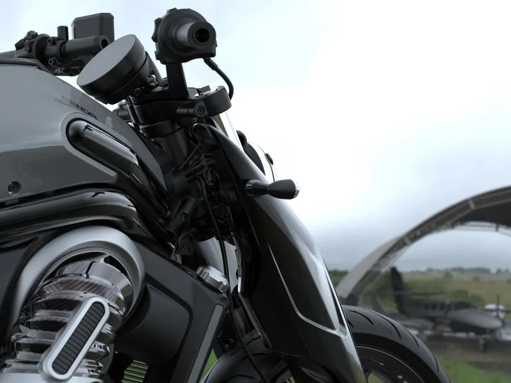 前叉的設計類似於樑式前叉，但由於彈簧沒有外露，因此它們可能是帶有蓋子的伸縮式前叉