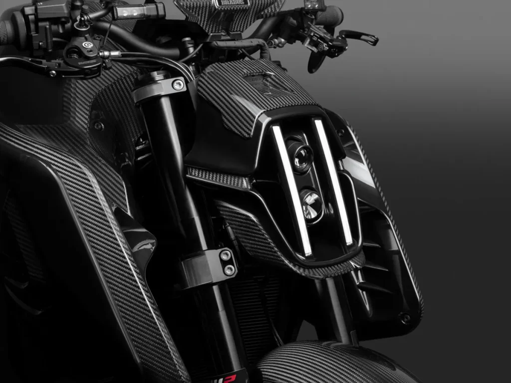 頭燈內建源自 BRABUS 標誌性條紋設計的 DRL(日行燈)。