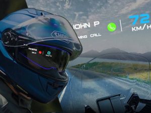 SHOEI GT-Air 3 Smart 正式亮相：HUD 智慧安全帽於 EICMA 2025發表｜視野升級、AR導航投影
