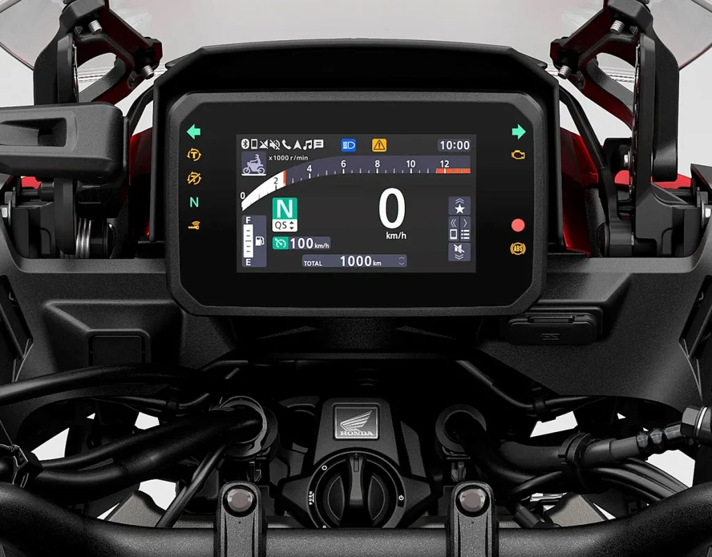 5吋全彩TFT螢幕採光學貼合技術降低反光,並支援「Honda RoadSync」智慧型手機連接。