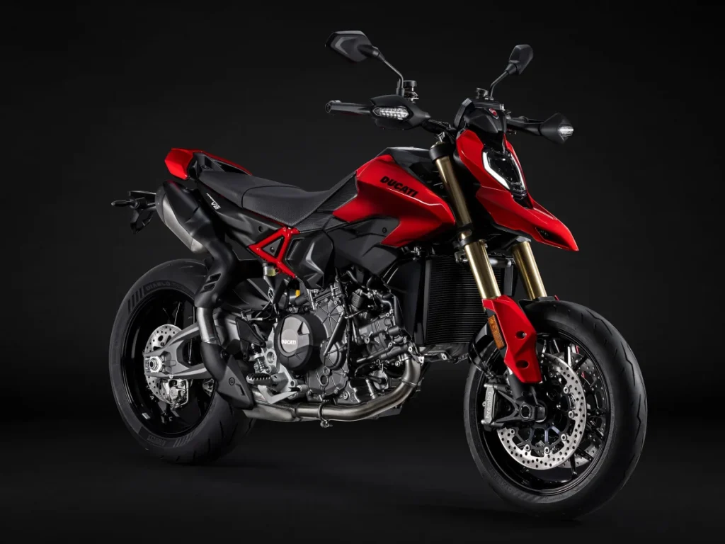 2026年Hypermotard V2/SP配备了杜卡迪最新的V2引擎和单体式车架,是迄今为止最强劲的车款