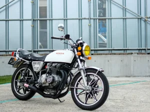 【CB400FOUR 1976】珍珠白改装致敬《特攻的拓》暴走族漫画经典配色