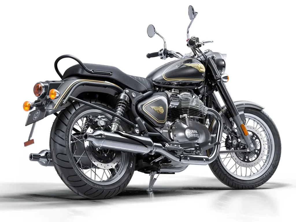 车尾采用深造型后土除/后挡泥板、 Peashooter 双出排气管,以及简洁的圆尾灯等复古元素